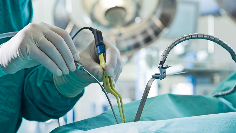 Instrumenty neurochirurgiczne stosowane na sali operacyjnej